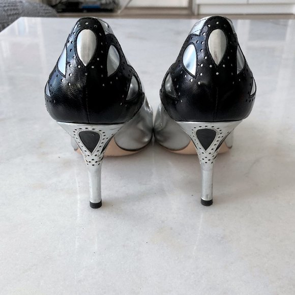 Miu Miu silver & black art deco high heel pumps, black cutout design (size 36.5) - Picture 2 of 8